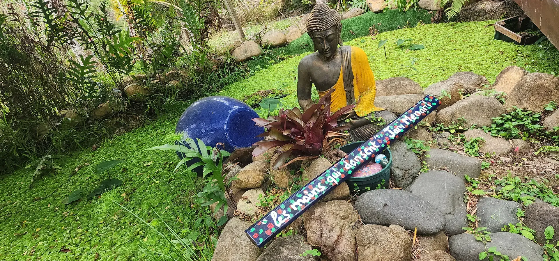 Statue de Bouddha dans le jardin de l'Oasis de Tendéa